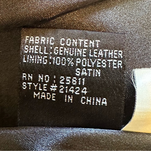 Guess Vintage 90"s Leather Jacket - Size Medium - Picture 10 of 10